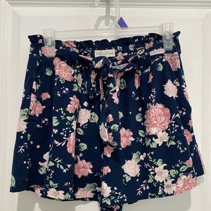 Full Circle Trends pull on shorts, Sz L